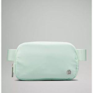 Lululemon everywhere belt bag 1L mint moment